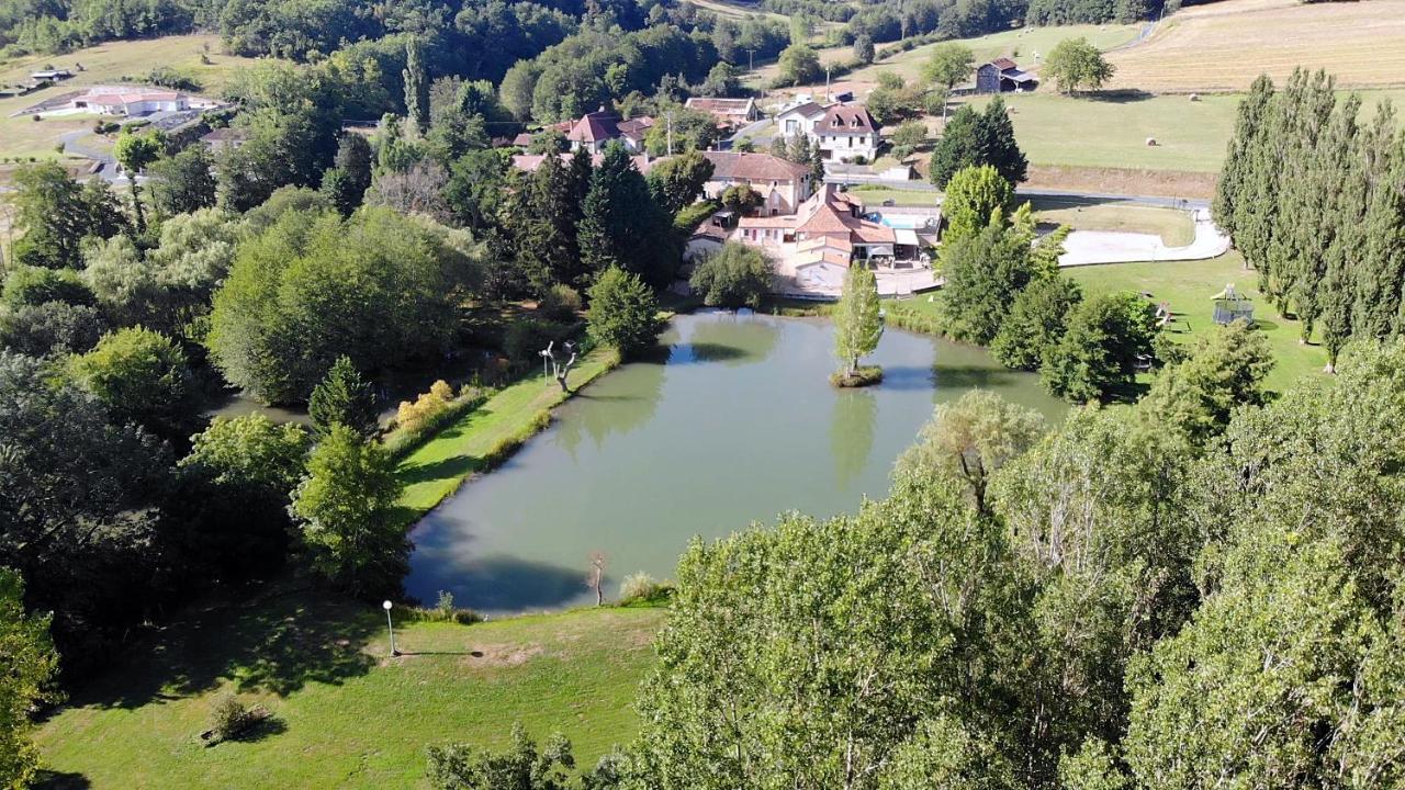 Le Domaine De L'Etang De Sandanet Issac Экстерьер фото